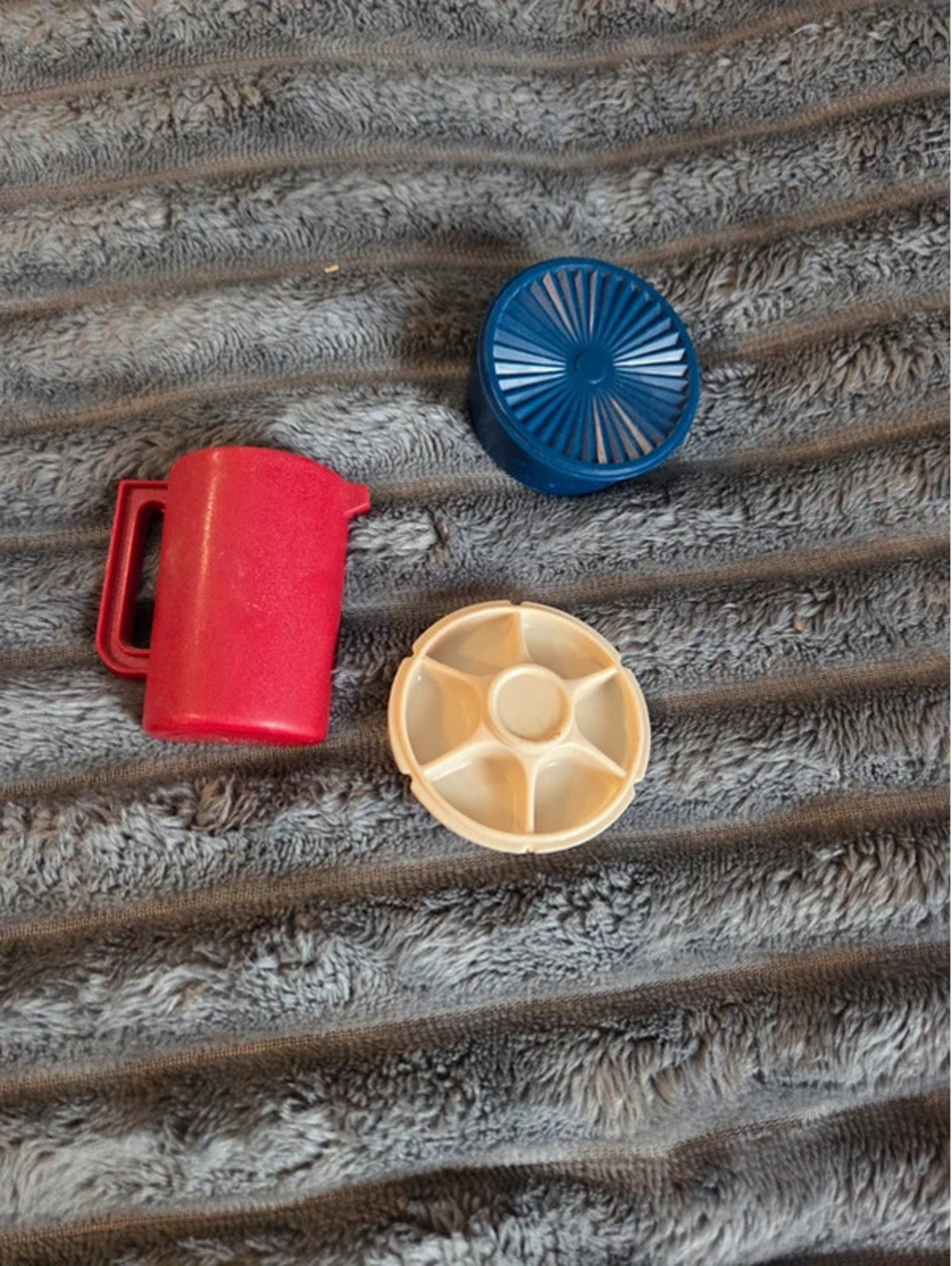VTG Tupperware magnets
